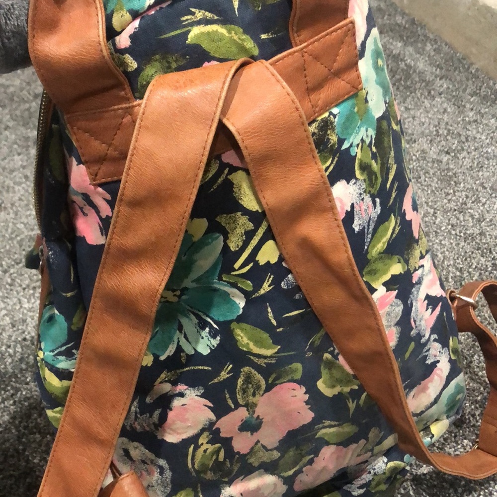 Backpack - Picture 4 of 4